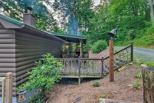 Quaint Cabin With Outdoor Fireplace And Sunroom!