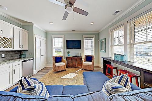 Chic Coastal Home With Pool, Ocean Views, Near Beach Home