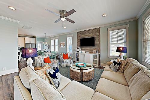Chic Coastal Home With Pool, Ocean Views, Near Beach Home