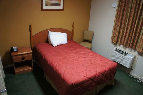 Hotel Royalinn & Suites