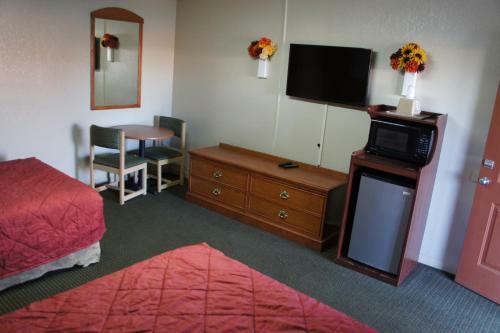 Hotel Royalinn & Suites