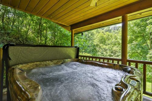 Fox Creek Hillside Cabin With Hot Tub And Fire Pit!