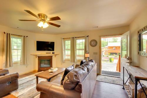 Cozy Bryson City Cabin - 6 Miles To Harrahs!