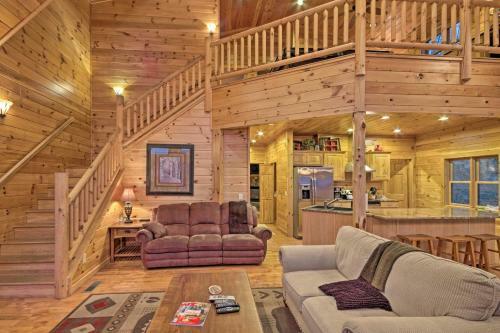 Southern Comfort Cabin With Hot Tub And Pool Table