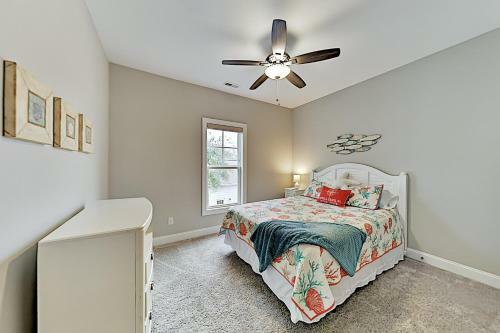 Slowin' Dune - Lavish Getaway Next To Golf & Beach Home
