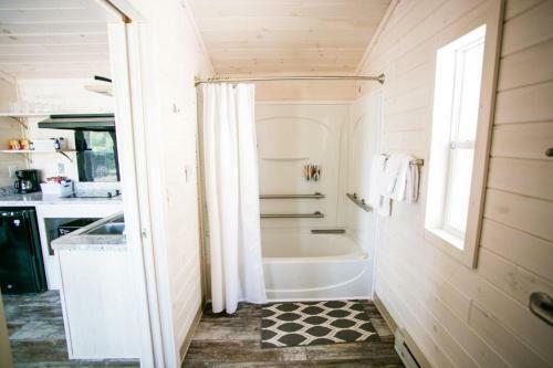 Waterview Studio With Private Porch #28 At Long Cove Resort
