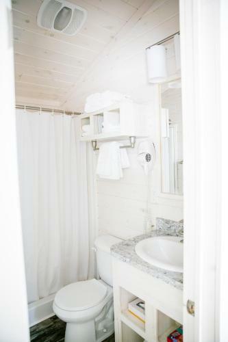 Lakefront Property Two Bedroom #31 At Long Cove Resort