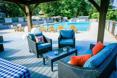 Waterfront Studio With Private Porch #13 At Long Cove Resort