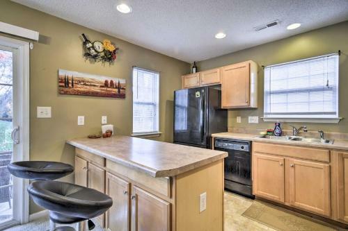 Greensboro Getaway With Patio About 7 Mi To Downtown