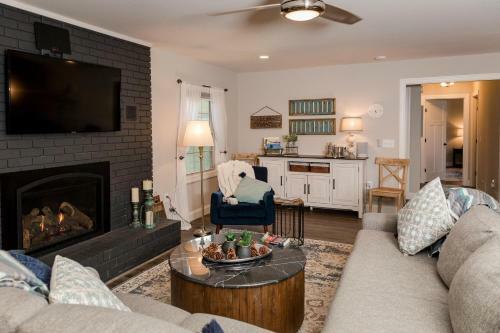 The Bear Den Chatuge Awesome Waterfront Sleeps 13
