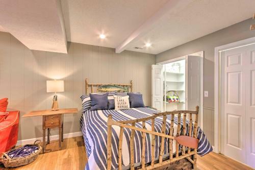 Apartamento Hendersonville Lake Apt With Dock, Deck And View!