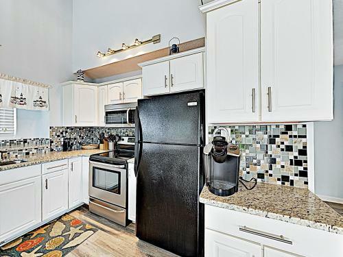 New Listing! Coastal Home With Pool, Walk To Beach Home