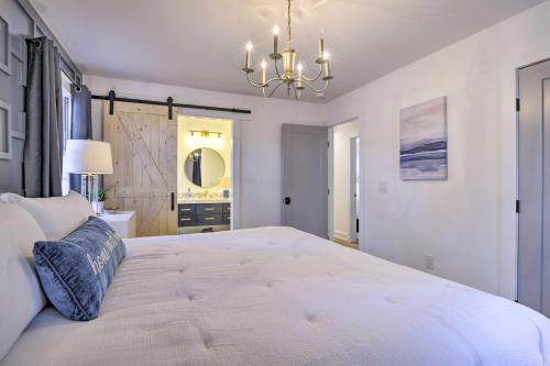 Modern Traditional Retreat - 7 Mi To Raleigh!