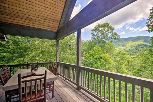 Spacious Sapphire Home With 2 Decks And Mtn Views