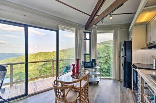 Cozy North Carolina Rondette With Mountain Views!