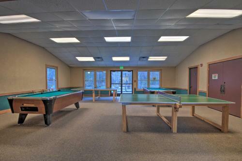 Updated Sapphire Resort Cottage, Walk To Ski Slope