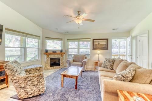 2 Bed 2 Bath Vacation Home In Whittier III