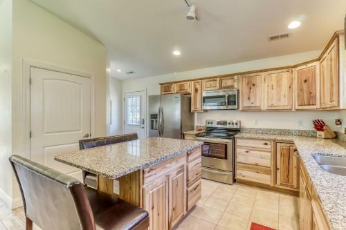 2 Bed 2 Bath Vacation Home In Whittier III