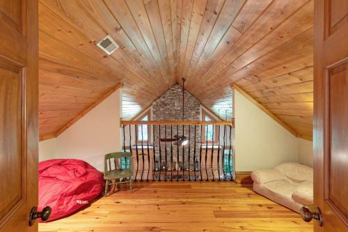 4 Bed 4 Bath Vacation Home In Whittier