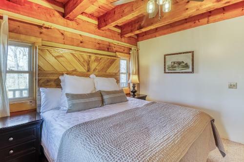 2 Bed 2 Bath Vacation Home In Whittier