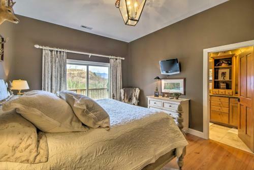 Apartamento Green Shadows Scenic Whittier Condo With Fireplace!