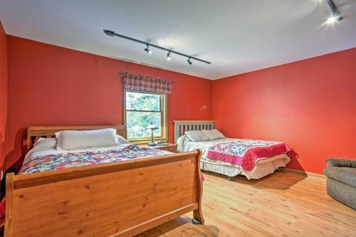 Spacious Waynesville Getaway With Decks And Fire Pit!