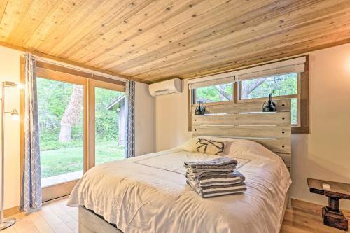Custom Creekside Cabin 15 Mi From Asheville!