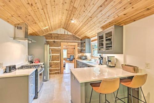 Custom Creekside Cabin 15 Mi From Asheville!