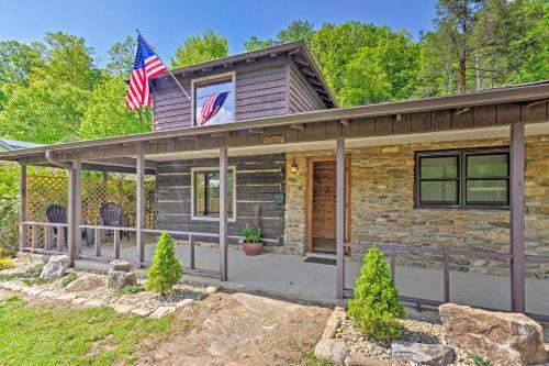 Custom Creekside Cabin 15 Mi From Asheville!