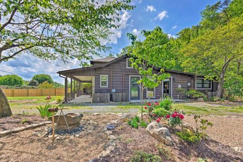 Custom Creekside Cabin 15 Mi From Asheville!