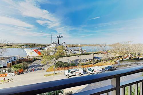 Apartamento New Listing! Downtown Riverfront Condo With Balcony Condo