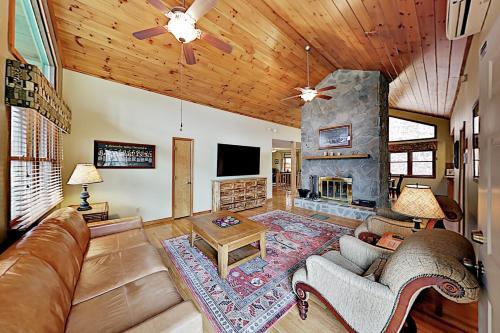 Private Mountain-view Home Near Skiing, Golf, Lake Home