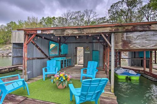 Waters Edge Retreat With Dock, Deck And Kayaks!