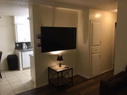 Two-bed One-bath Downstairs Close To Fort Sill!