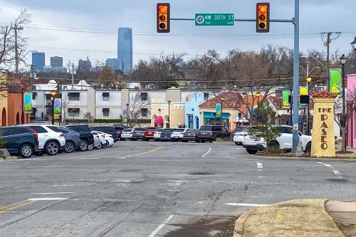 Modern Okc Retreat 0 5 Mi To Plaza District!