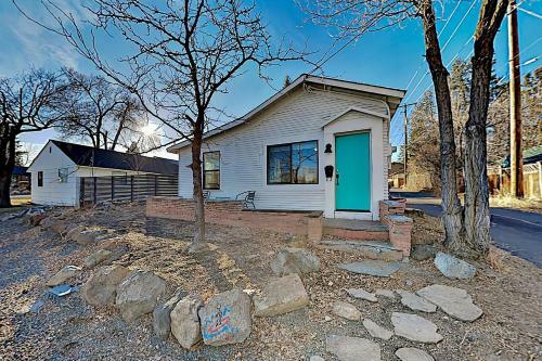 2-home Retreat - Walk To Dining, Brewpubs & River Home