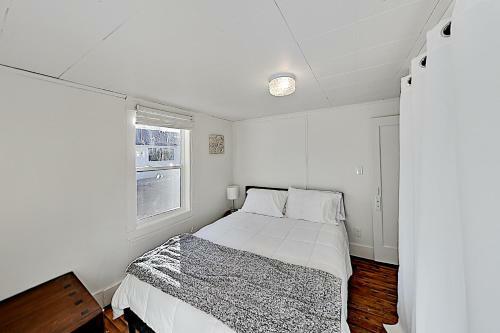 2-home Retreat - Walk To Dining, Brewpubs & River Home