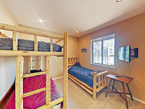 New Listing! Spacious Sunriver Haven With Hot Tub Home