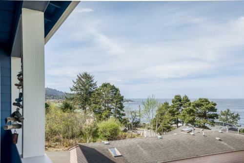 Oceanview Townhome - Pet Friendly - Sleeps 6 - King