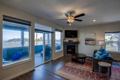 Oceanview Townhome - Pet Friendly - Sleeps 6 - King