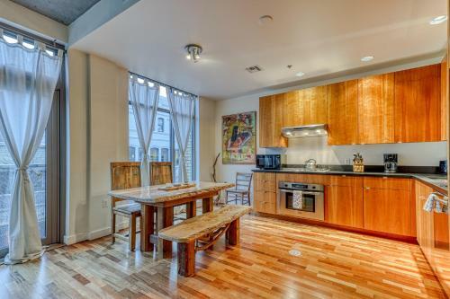 Oak Street Loft