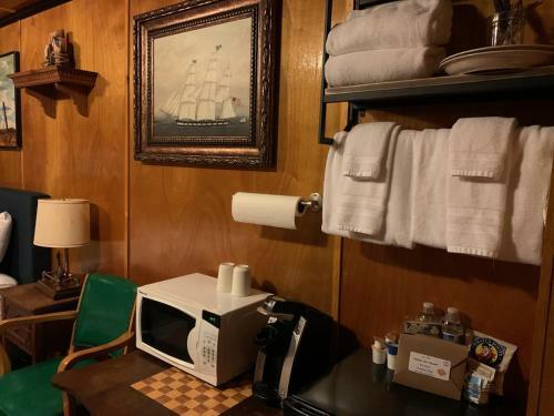 Hotel Anchor Inn Resort