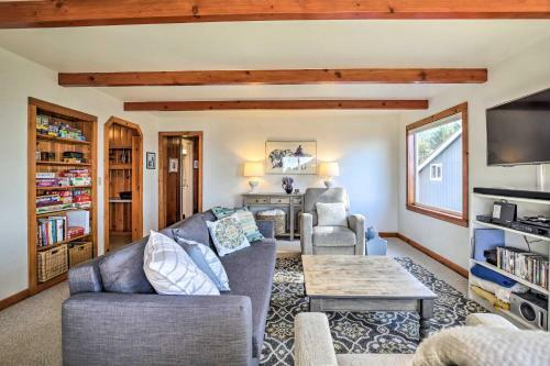 Oceanside Hideaway With Garden - Walk To The Beach!