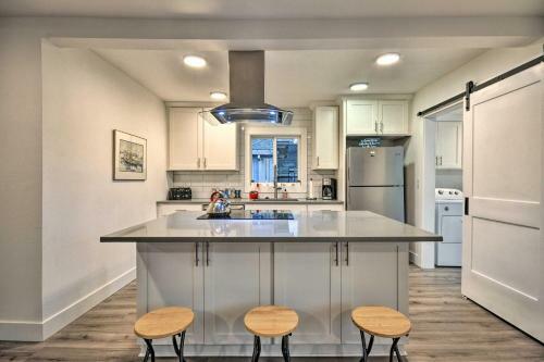 Modern Retreat Less Than � Mi From Rockaway Beach!
