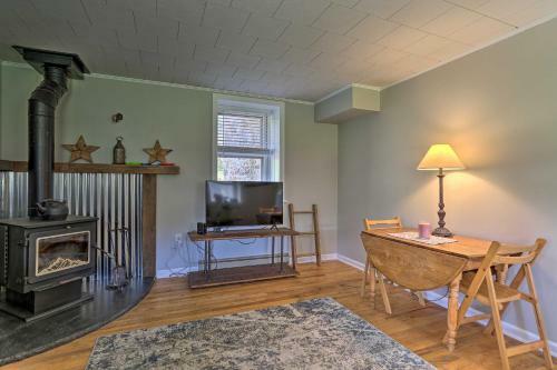 Idyllic Hellertown Cottage Patio And Fire Pit!