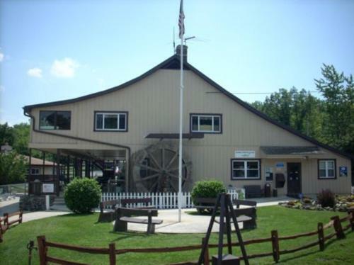 Round Top Premiere Cottage 7