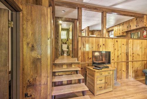 Cabin With Deck And Ranch - 1 Mi To Raystown Lake!