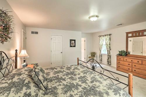 Charming Amish Country Home With Private Pool And Bbq!