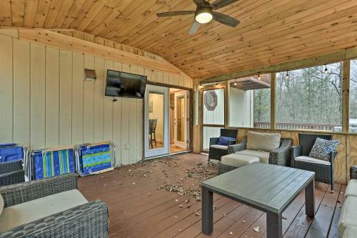 Pocono Mountain Retreat With Deck And Pool Access