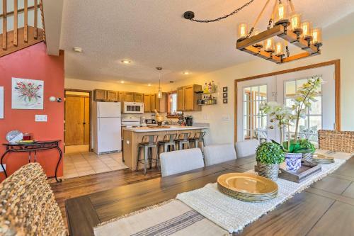 Spacious Outdoor Haven In The Hideout With Deck